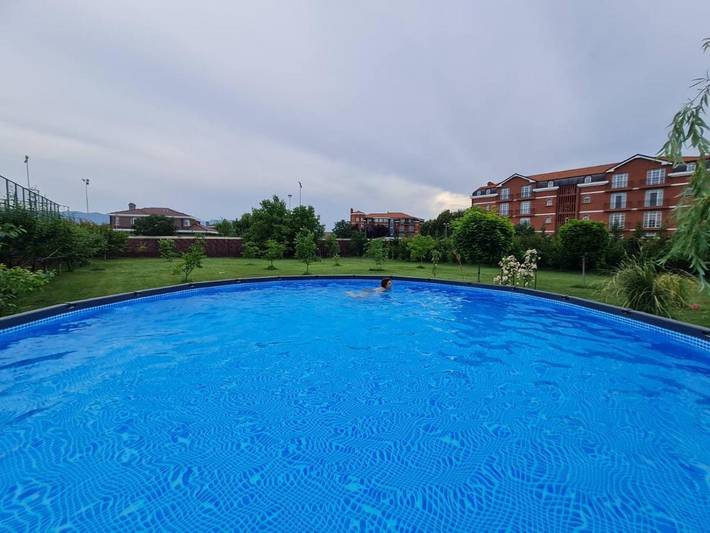 Location de vacances pour 5 personnes, avec vue ainsi que piscine et jardin à Skopje - 2