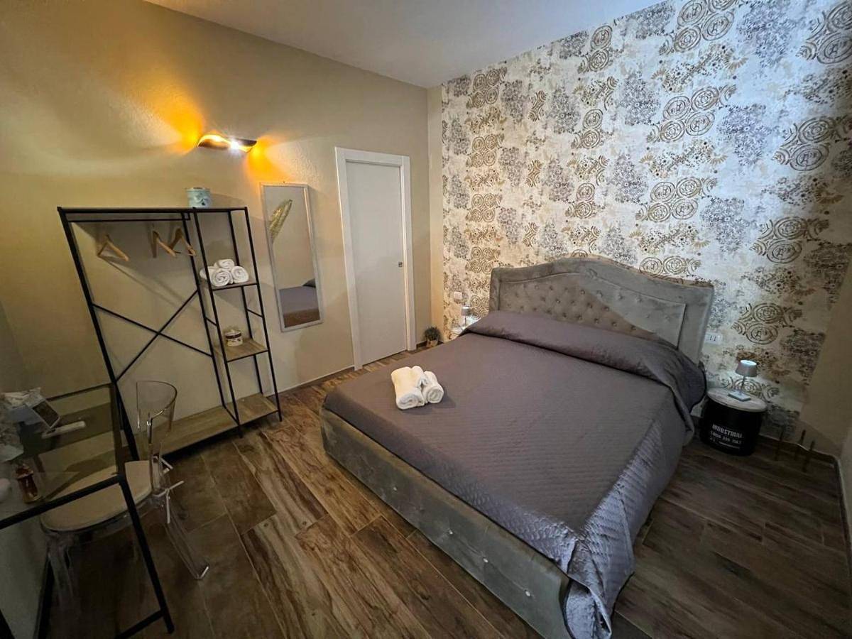 Large Double Room in Castellonorato, Formia