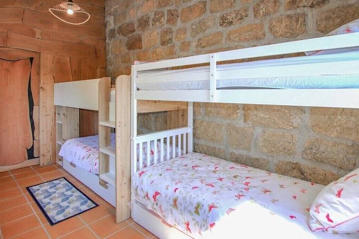 Location de vacances pour 11 personnes, avec balcon ainsi que jardin et jacuzzi à Saint-Étienne-de-Serre - 3