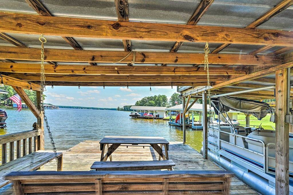 Beautiful Lakefront Retreat w/ Dock & Grill! in Lake Gaston