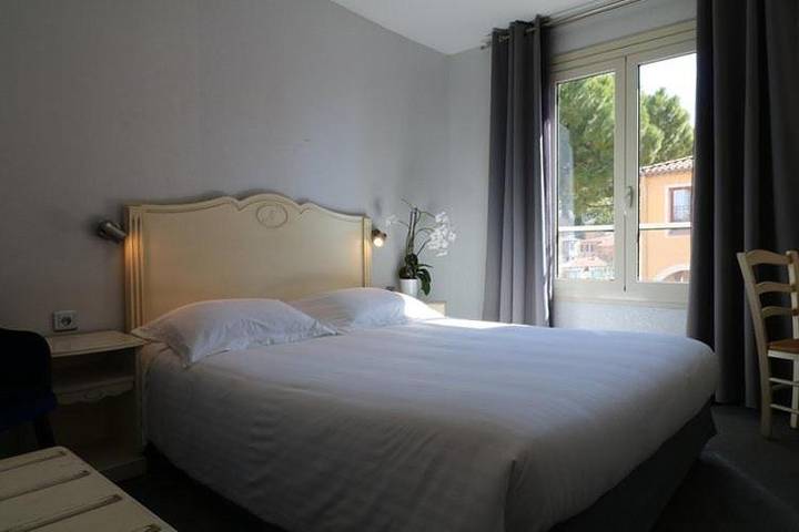 Hôtel pour 2 personnes, avec terrasse, animaux acceptés à La Turbie - 2