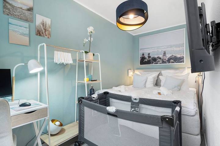 Appartement entier, Superior 2-zimmer 36qm Kingsize Boxspring 55' TV Home-office 11min Hbf in Homberg/Ruhrort/Baerl, Duisbourg