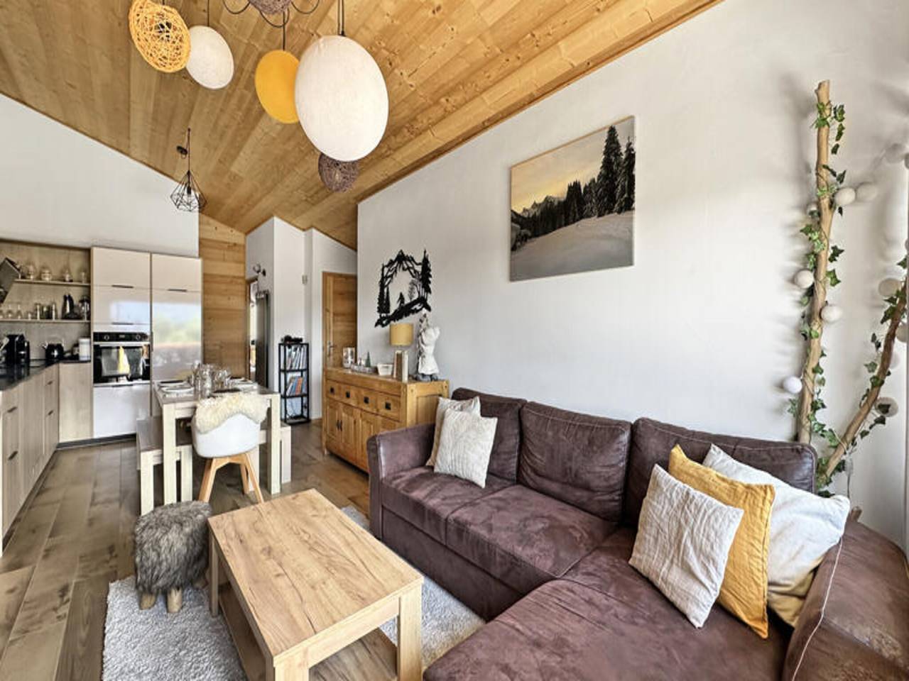 Ganze Wohnung, Ferienwohnung im Dorfzentrum in der Nähe des Skibusses in Les Carroz, Arâches-la-Frasse