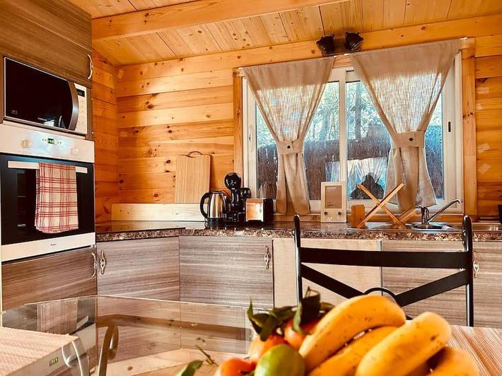 Gîte pour 4 personnes, avec terrasse ainsi que jardin et jacuzzi à Bessan - 4