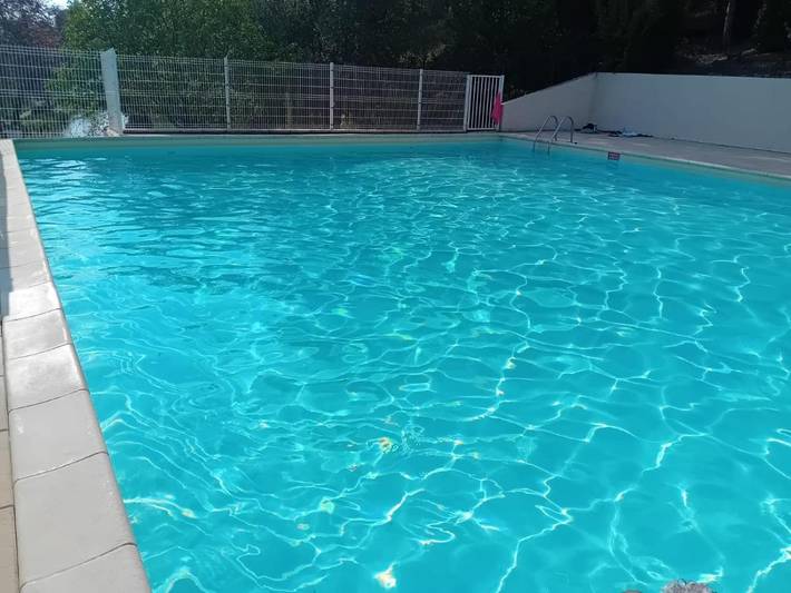 Location de vacances pour 4 personnes, avec piscine ainsi que terrasse et vue à Saint-Martin-de-Brômes - 3