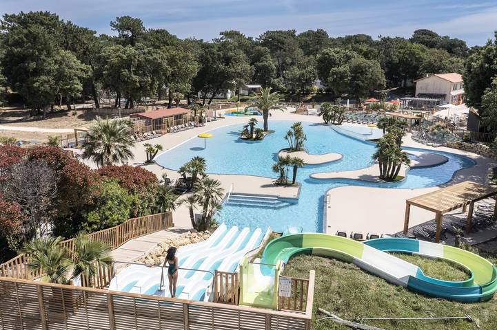 Camping pour 6 personnes, avec terrasse à Saint-Palais-sur-Mer - 2