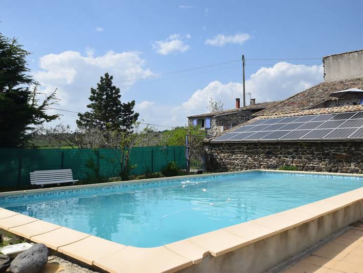 Gîte pour 4 personnes, avec Terrasse et Piscine