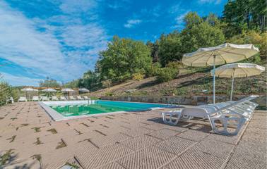 Gîte pour 4 personnes, avec terrasse et piscine, animaux acceptés à Dicomano
