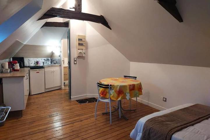 Apartamento entero, Studio city center bed made in Évron, Mayenne (desambiguación)