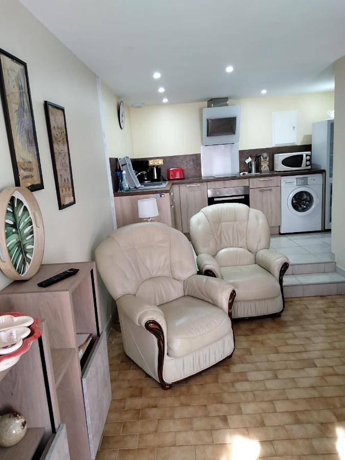 Gîte pour 2 personnes, avec jardin ainsi que terrasse et vue à La Canourgue - 2