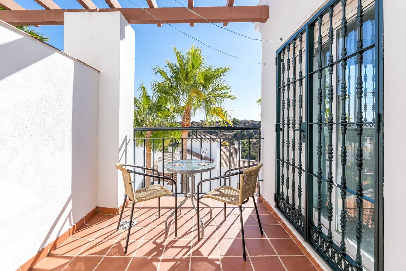 Entire apartment, Apartment "Casa Mariposa" with Beautiful Garden, Pool, Balcony, Ac & Wi-Fi in Alhaurin Golf, Alhaurín el Grande