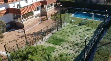 Chalet para 40 personas, con vistas y piscina además de jardín y piscina para niños, Se admiten mascotas en Provincia de Madrid