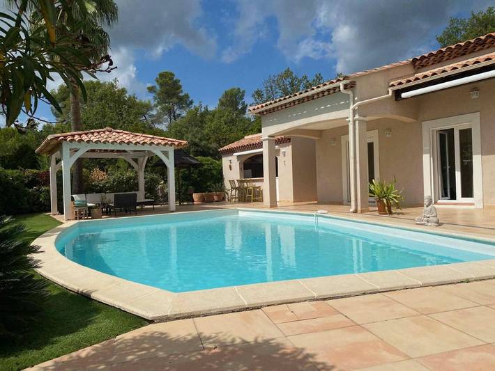 Location de vacances pour 8 personnes, avec piscine et sauna ainsi que vue et jardin à La Roquebrussanne - 2