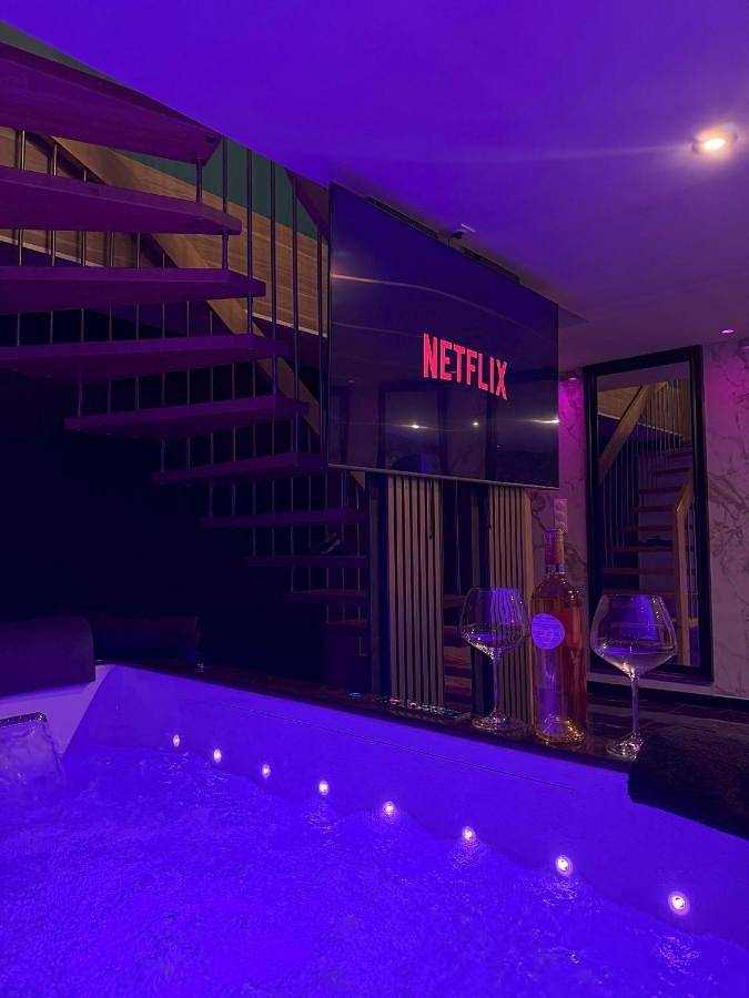 Gîte pour 2 personnes, avec Jacuzzi à Gaillard