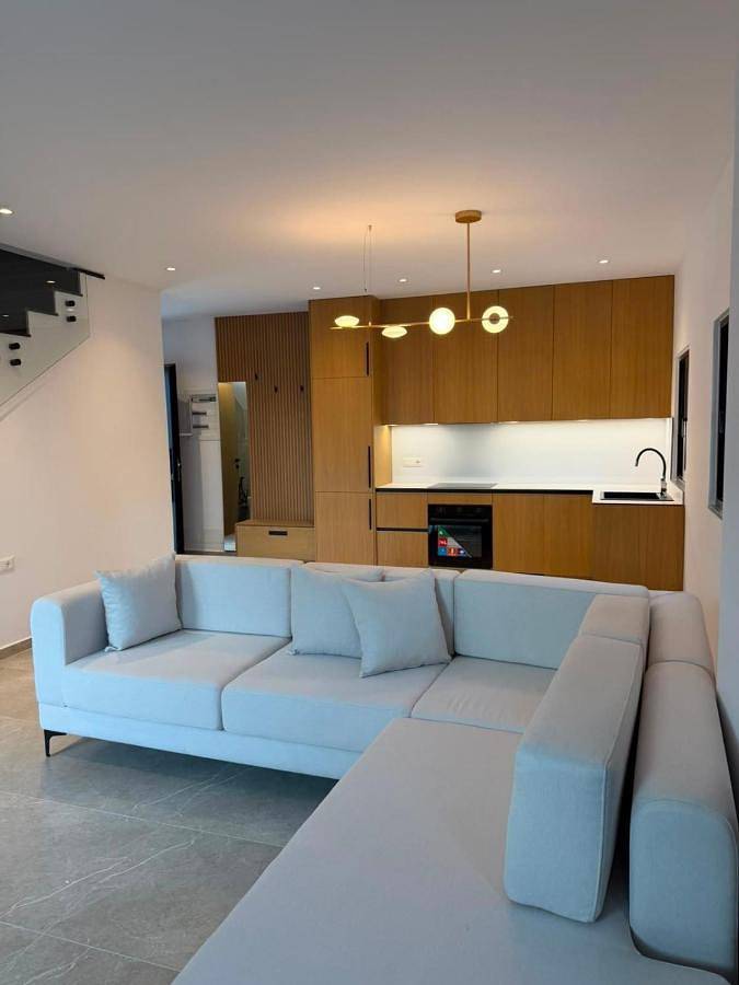 Location de vacances pour 6 personnes, avec Balcon et Terrasse ainsi que Piscine et Vue dans Borsh