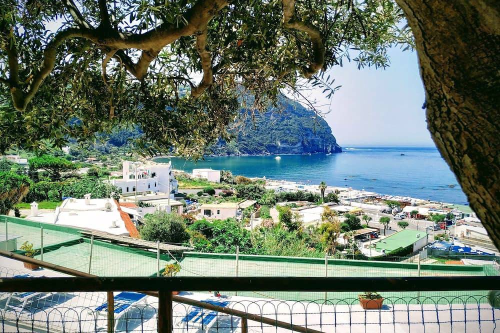5 Zimmer mit Meerblick, 100 m vom Strand entfernt, mit Parkplatz, Garten und Balkon in Panza, Forio