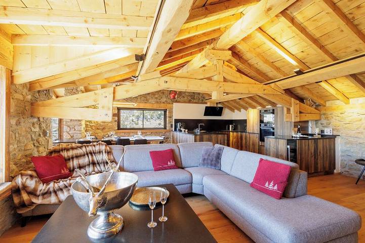 Chalet pour 12 personnes, avec terrasse ainsi que jacuzzi et jardin à Les Angles