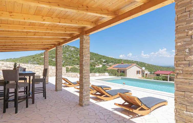 Reizende 2-Zimmer-Wohnung: 300 m bis Tkon und 2 km bis zur Küste, mit Pool und Parkplatz! in Tkon, Pasman