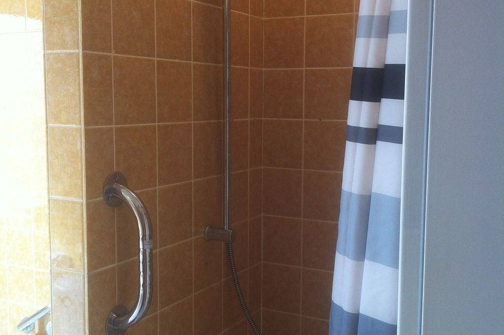 Ganze Wohnung, Sehr gut ausgestattete, große Ferienwohnung in ruhiger Gegend nah zum Rhein in Wallersheim, Koblenz