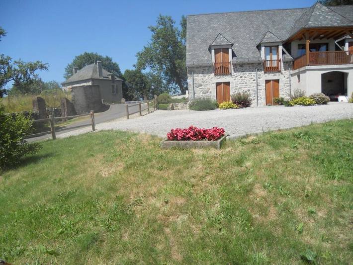 Location de vacances pour 2 personnes, avec vue et jardin à Vebret - 4