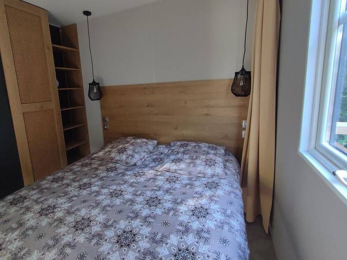 Flower Camping du Lac de la Seigneurie - Mobilheim 4 personen - Cottage Ohara Côté Jardin Premium - 30m²-2 Zimmer -Terrasse halb überdacht- Waldblick- Lv 4 pers. in Leval, Territoire-de-Belfort