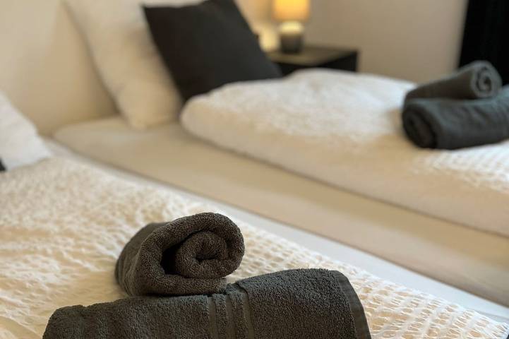 Ganze Wohnung, OhPardon! Michelbach. Luxuriöse Ferienwohnung mit Garten & Sauna. in Michelbach an der Bilz, Hohenlohe