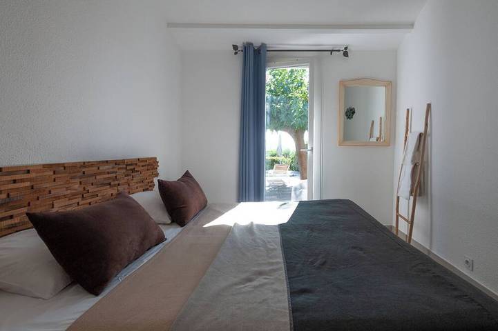 Villa pour 4 personnes, avec jardin et piscine ainsi que jacuzzi et terrasse, animaux acceptés dans Santa Giulia - 2
