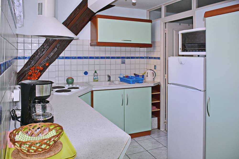 Calm rental for 2 persons, the Blue House in Alsace, in a nice medieval village. in Bergheim (Elsass), Regionaler Naturpark Belchen der Vogesen