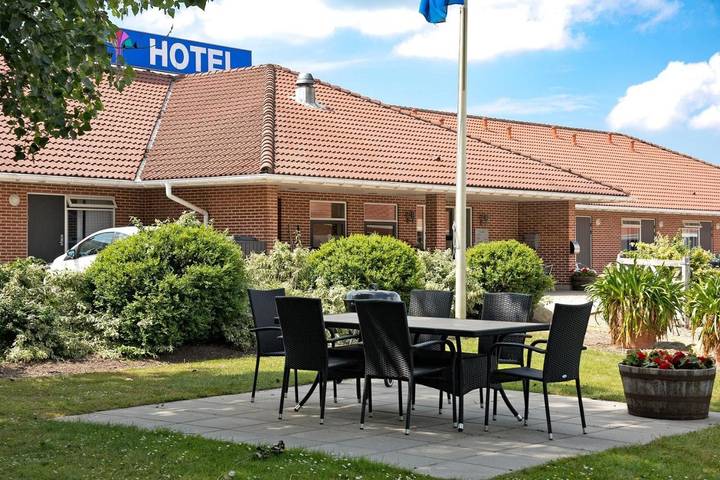 Hotel for 4 personer, med Terrasse og Have i Varde