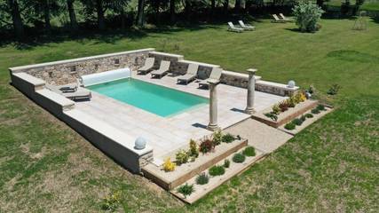 Gîte pour 6 personnes, avec jardin ainsi que vue et piscine à Ferrassières