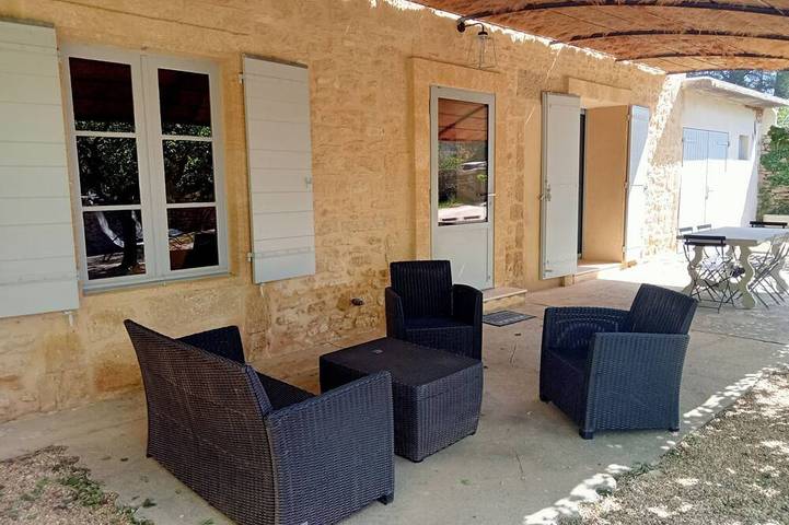 Location de vacances pour 4 personnes, avec jardin à Castillon-du-Gard