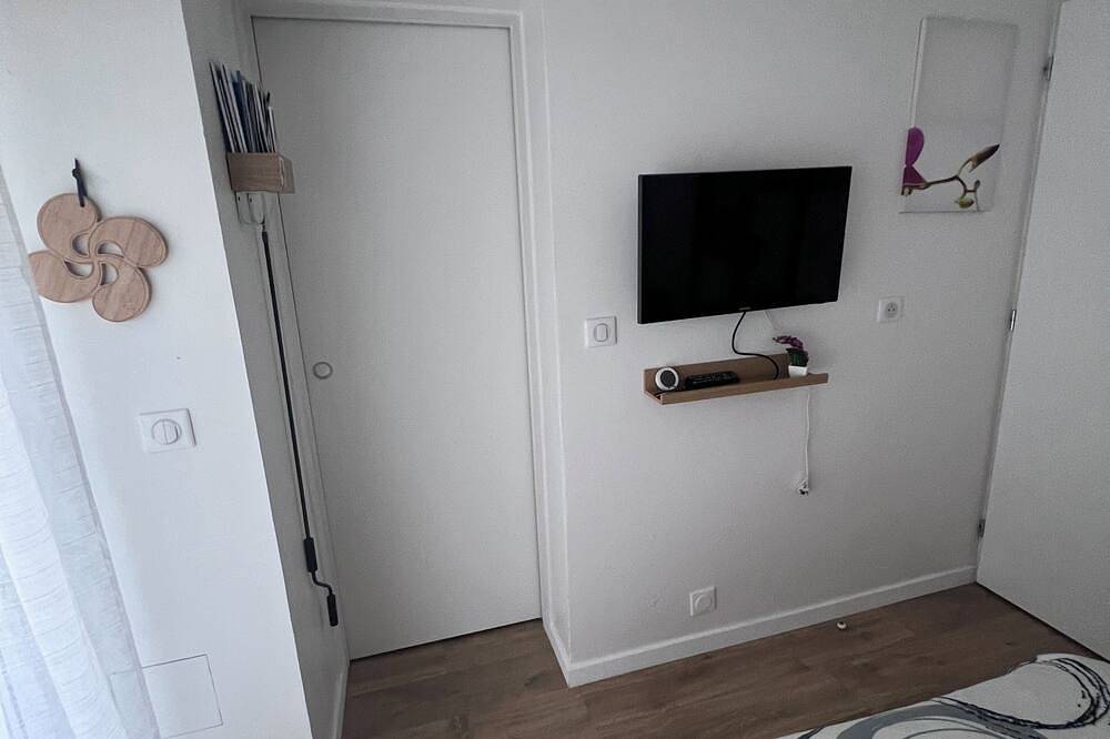Chambre Avec Piscine Et Climatisation. in Cambo-les-Bains, Région de Bayonne