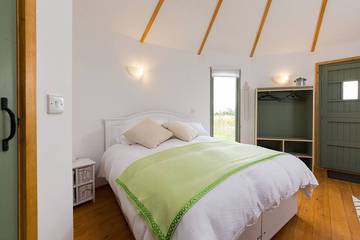 Camping for 2 People in Wootton Bridge, Isle of Wight, Photo 3