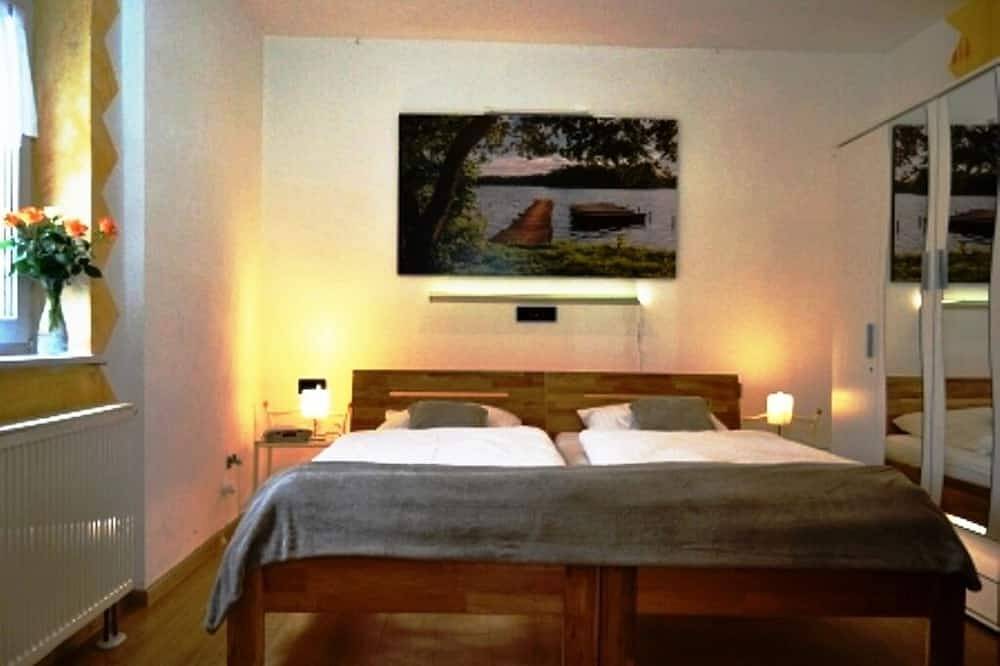 Ganze Wohnung, Moderne 3-Sterne-Ferienwohnung mit romantischem Flair, in Strand- und Seenähe in Bischoffen, Naturpark Lahn-Dill-Bergland