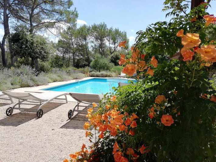Chambre d’hôte pour 2 personnes, avec jardin ainsi que vue et piscine