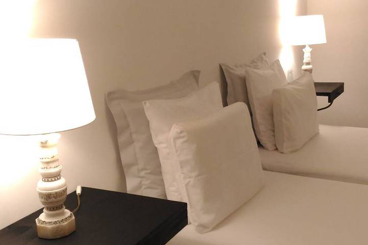 Ganze Wohnung, Artsu Donau Flussblick 2 Schlafzimmer topfloor individuell gestaltete Kunst Wohnung + Ac in Budapest, Danube-Ipoly National Park
