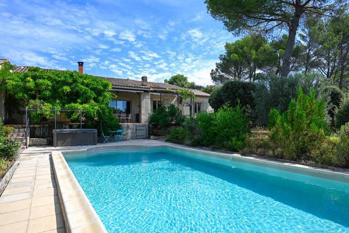 Location de vacances pour 8 personnes, avec jardin et piscine, animaux acceptés à Puget