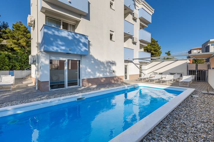 Apartament wakacyjny dla 6 osób, z basen w Podstrana