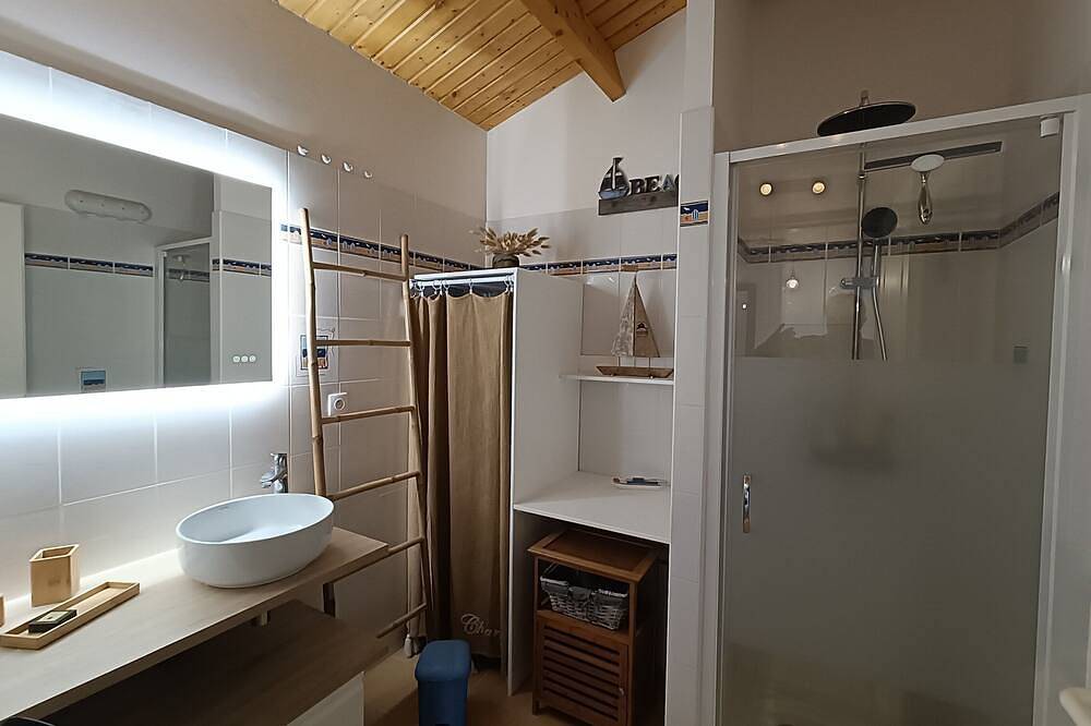 Chambre d'hôte - La Barjuline-Le Studio 4 personnes avec piscine partagée in La Brée-les-Bains, Côte de Beauté