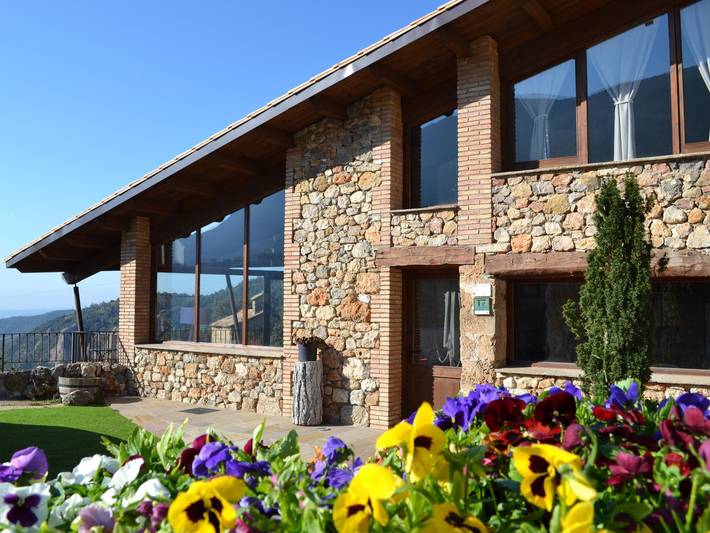 Apartamento para 8 personas, con terraza además de jardín y piscina, Se admiten mascotas en Solsonés