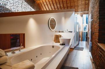 Gîte pour 3 personnes, avec sauna ainsi que jacuzzi et jardin à Herve