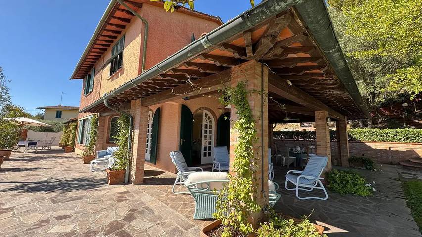 Casa vacanza per 8 persone, con piscina e giardino a Fucecchio