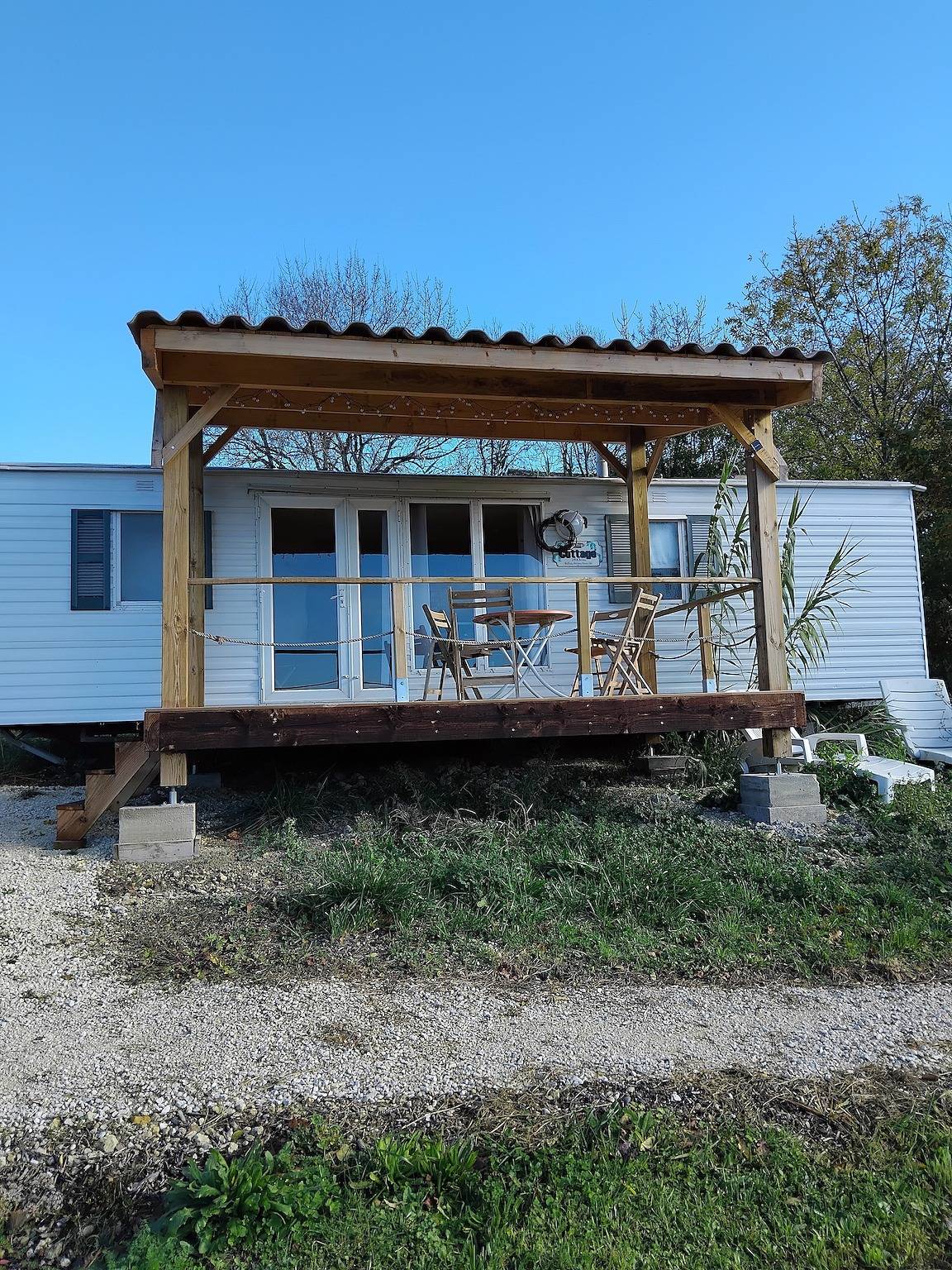 Mobilheim „Le Cottage du Lavoir“ mit Pool, Gemeinschaftsterrassen und Garten in Bourg-de-Visa, Quercy