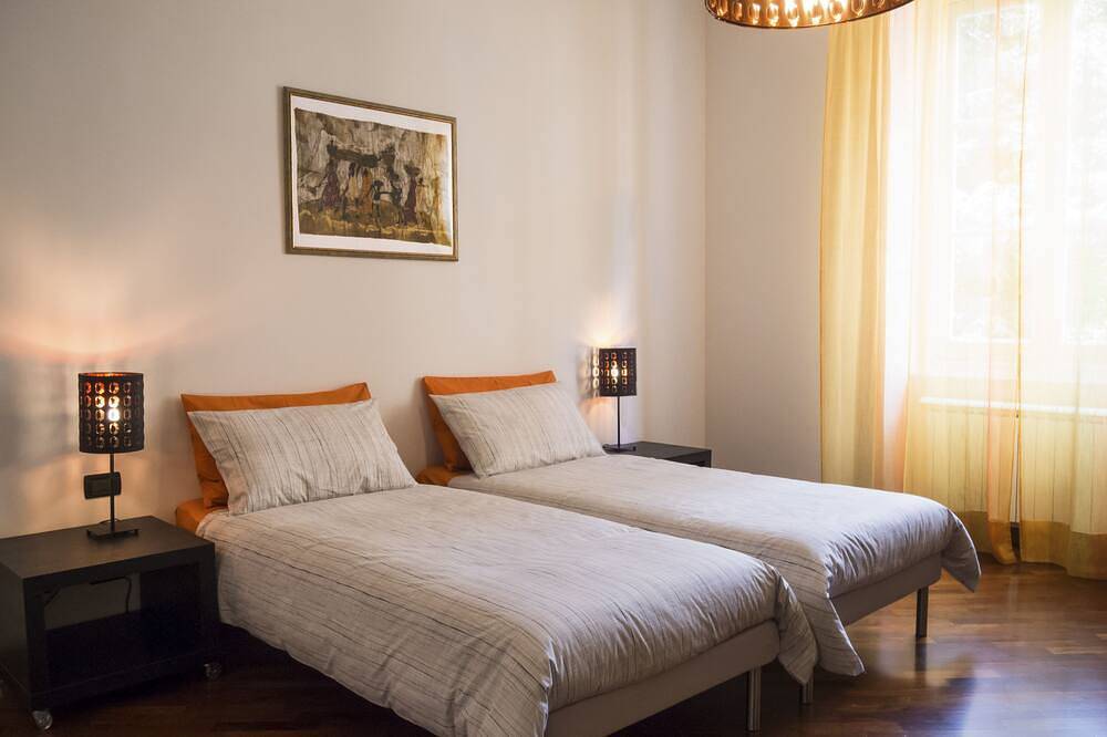 Ganze Wohnung, Für Albaro (Arba), zwei Schritte von der Mitte, in der grünen historischen Ville genoves in Genua (Stadt), Genua