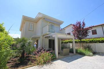 Strandhaus für 4 Personen, mit Balkon und Garten in der Toskana