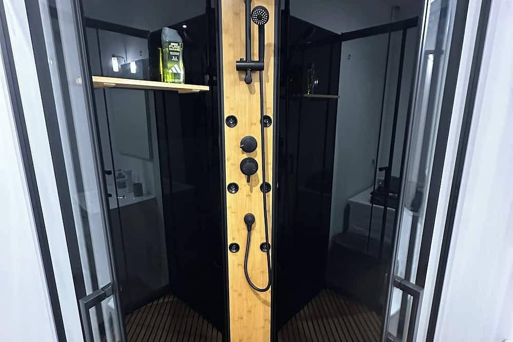 Appartement entier, Jacuzzi Privé & Cinéma – Suite Romantique in Essey-lès-Nancy, Région de Nancy