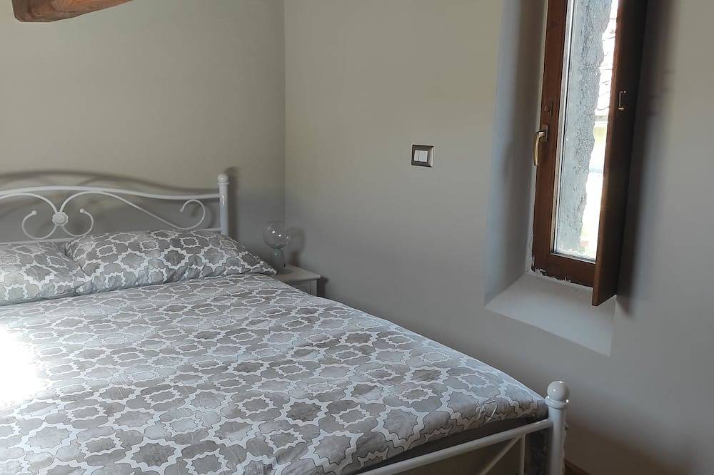 Entire apartment, Enchanting suite in San Pellegrino, in the heart of Viterbo's historic center in Piano Scarano, Viterbo