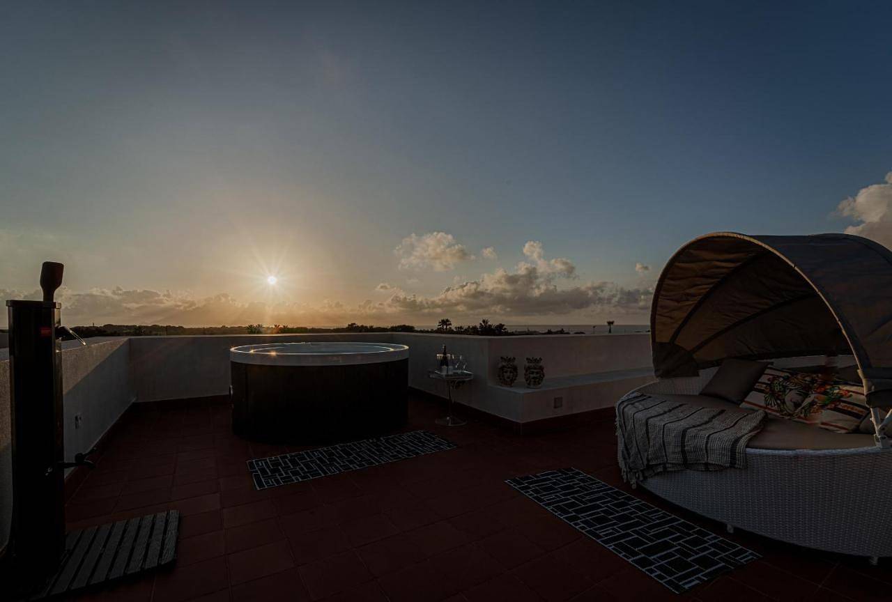 Villa Elisa, jacuzzi & sunset terrace in Favignana