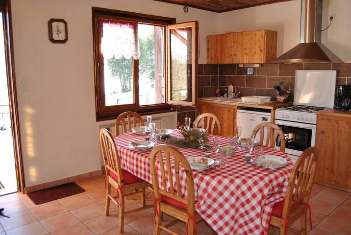 Gîte pour 8 personnes, avec terrasse et jardin à Chalmazel - 2