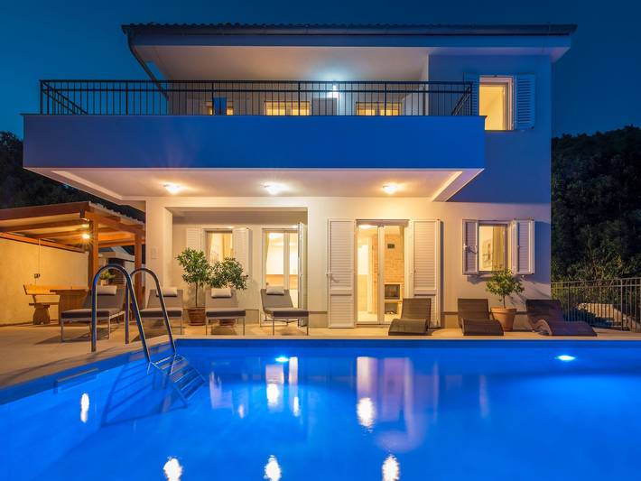 Villa für 8 Personen, mit Terrasse und Pool sowie Garten - 1